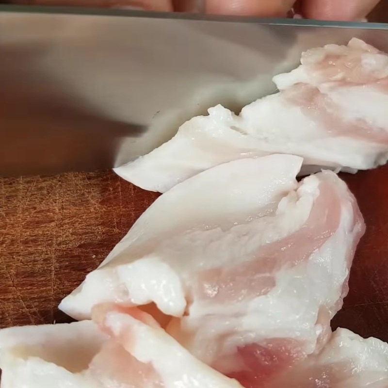 Bước 1 Sơ chế thịt Mắm cá lóc chưng thịt ba rọi