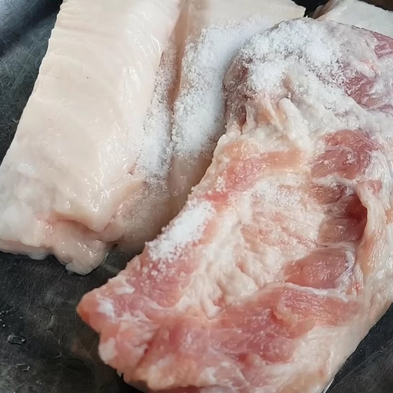Bước 1 Sơ chế thịt Mắm cá lóc chưng thịt ba rọi