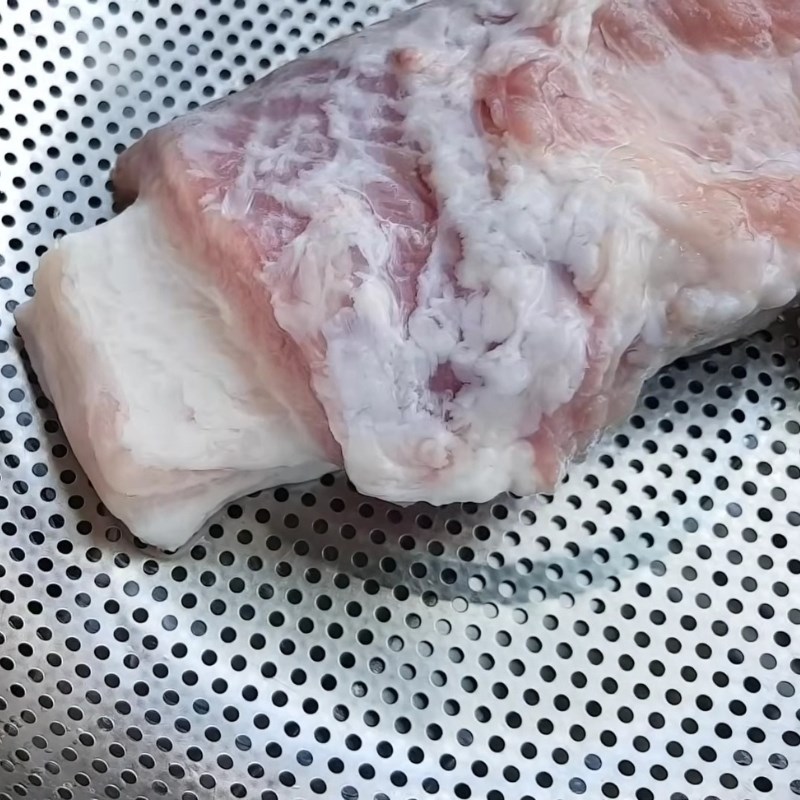 Bước 1 Sơ chế thịt Mắm cá lóc chưng thịt ba rọi