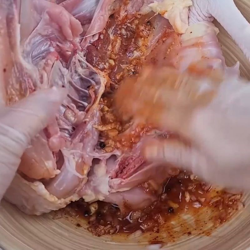 Bước 1 Sơ chế và ướp gà Gà quay mắm nhĩ