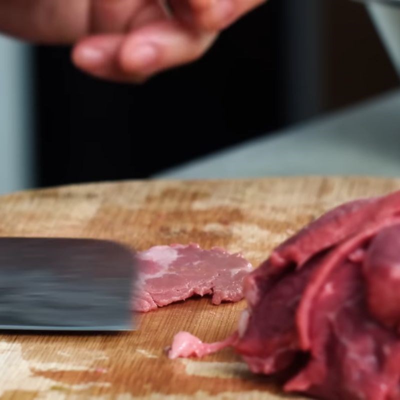 Bước 3 Sơ chế và ướp thịt bò Mì thuyền Thái Lan