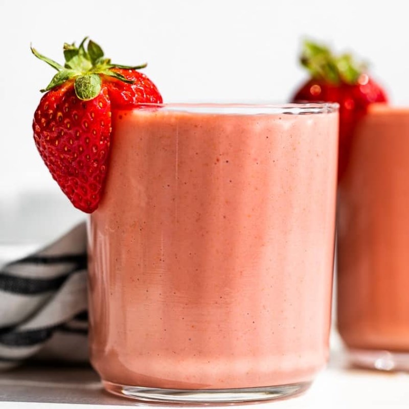 Bước 2 Thành phẩm Smoothie dâu tây chuối