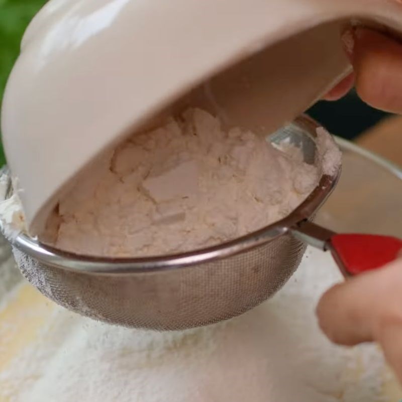 Bước 2 Thêm sữa, muối và rây bột Bánh waffle