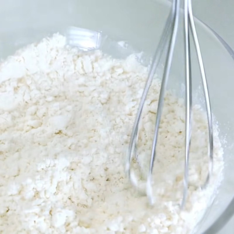 Bước 1 Trộn bột Bánh bông lan bằng bột mì đa dụng