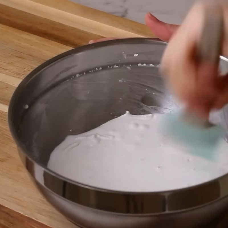 Bước 1 Trộn bột Bánh bò rễ tre