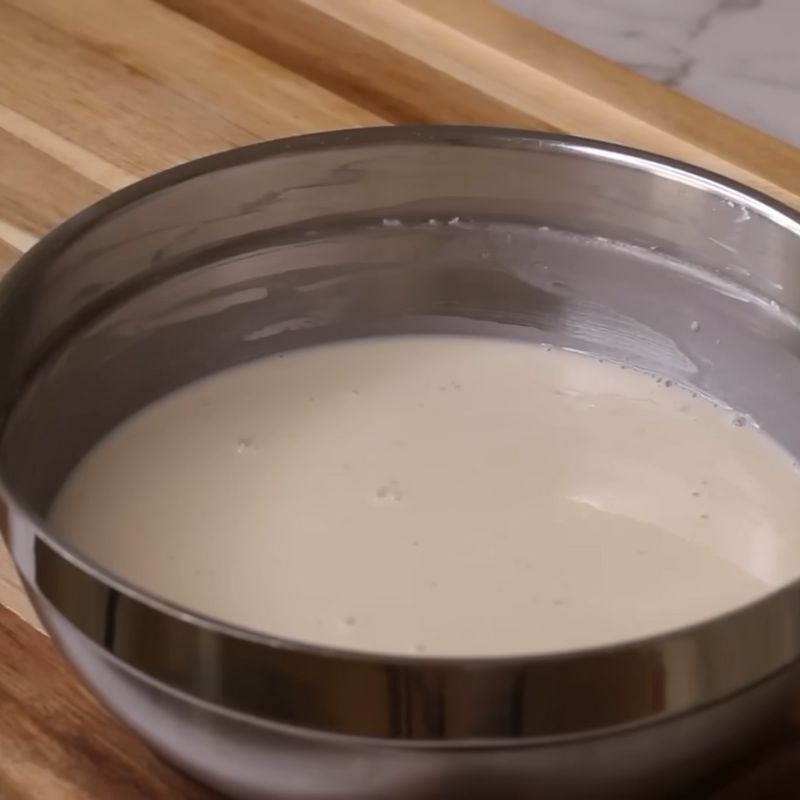 Bước 3 Trộn bột với nước đường Bánh bò rễ tre