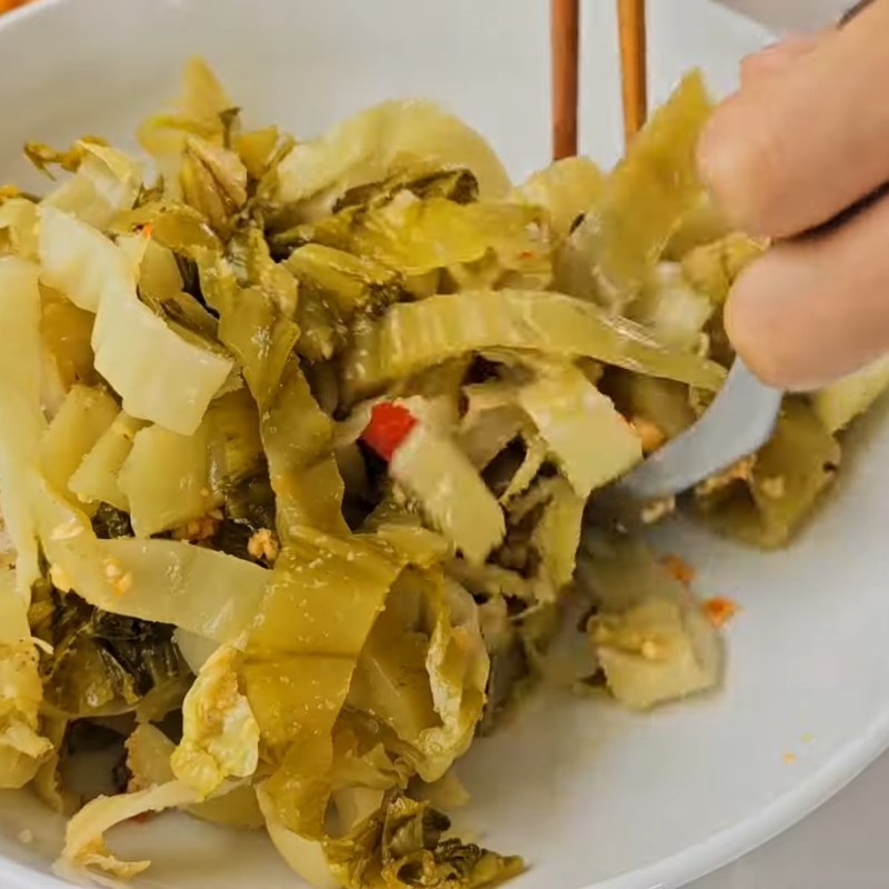 Bước 3 Trộn dưa cải Vịt nướng chao bằng nồi chiên không dầu
