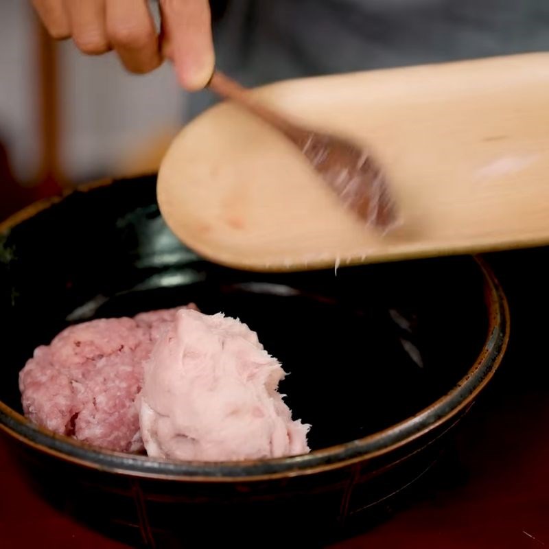 Bước 2 Trộn nhân chả giò Chả giò Quảng Đông