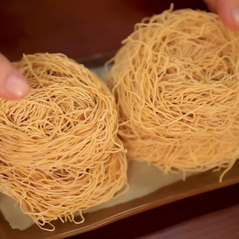 Bước 4 Trụng và áp chảo mì Mì trường thọ