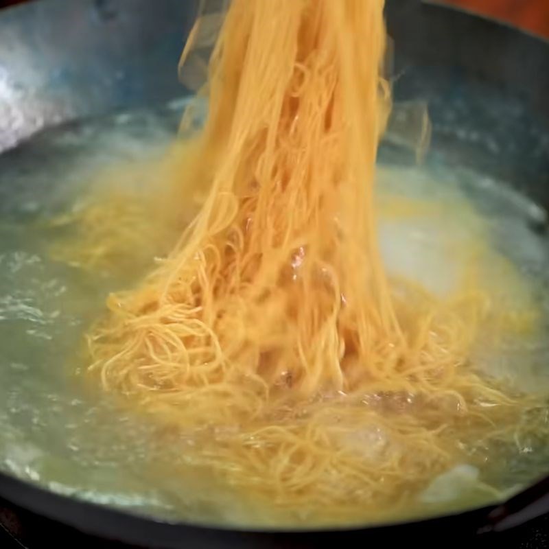 Bước 4 Trụng và áp chảo mì Mì trường thọ