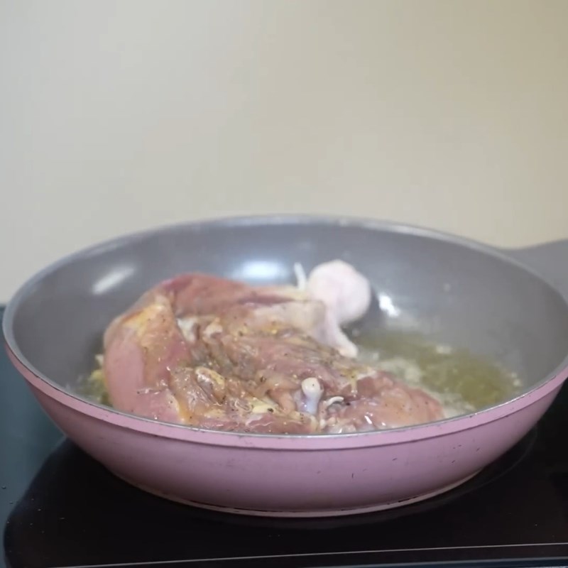 Bước 2 Ướp thịt gà Gà om nấm hương