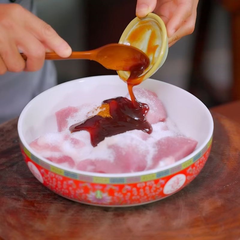 Bước 1 Ướp thịt xá xíu Bánh mì xá xíu