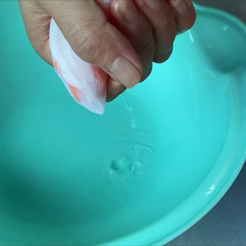 Bước 4 Vắt ráo nước củ cải và cà rốt Đồ chua bánh mì