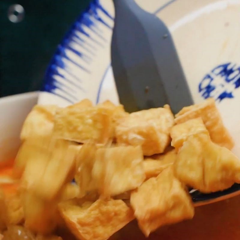 Bước 3 Xào măng và các nguyên liệu Ốc xào măng đậu