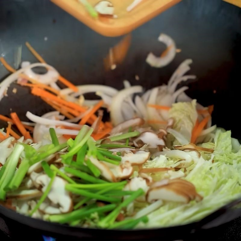 Bước 5 Xào mì Mì trường thọ