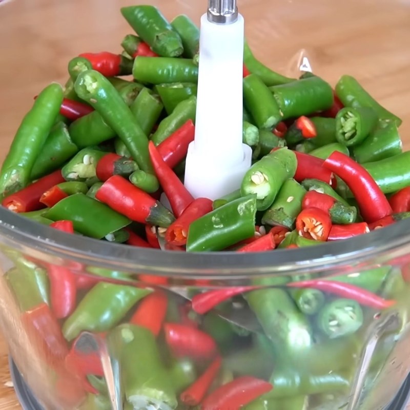 Bước 3 Xay nguyên liệu Ớt chưng Hồ Nam