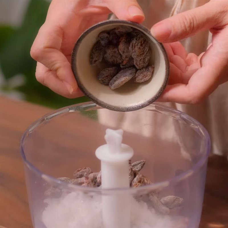 Bước 1 Xay nhuyễn hỗn hợp Muối ô mai