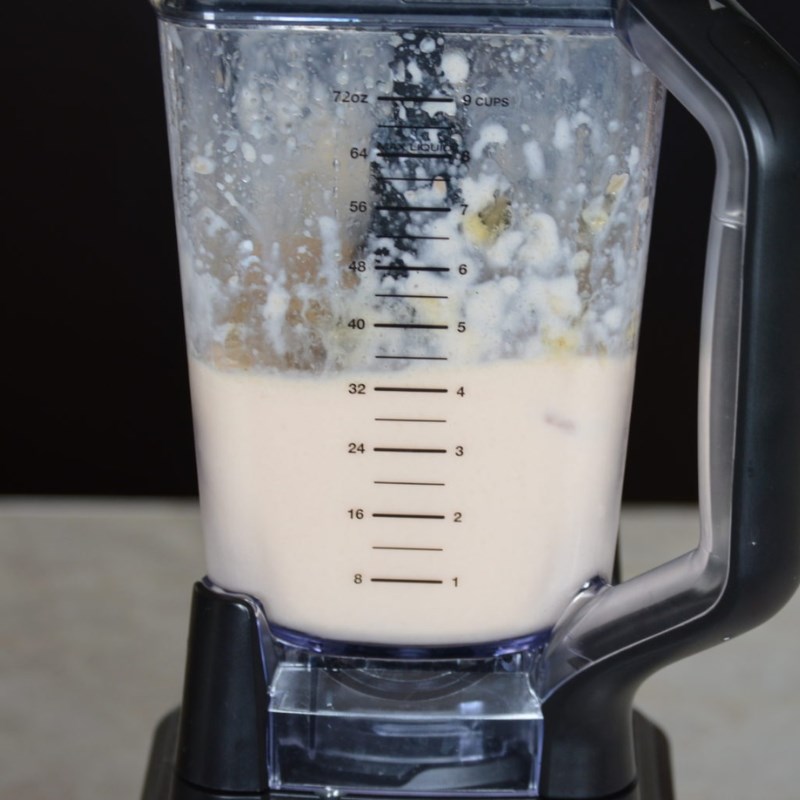 Bước 2 Xay smoothie Smoothie dưa lưới chuối