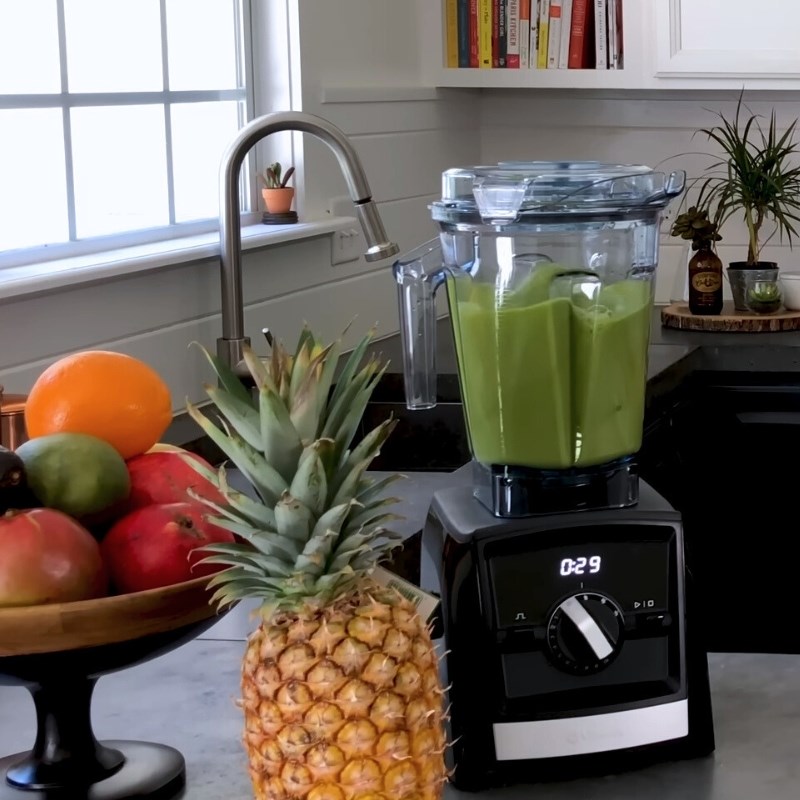 Bước 1 Xay smoothie Smoothie rau bina, xoài, dứa, chuối