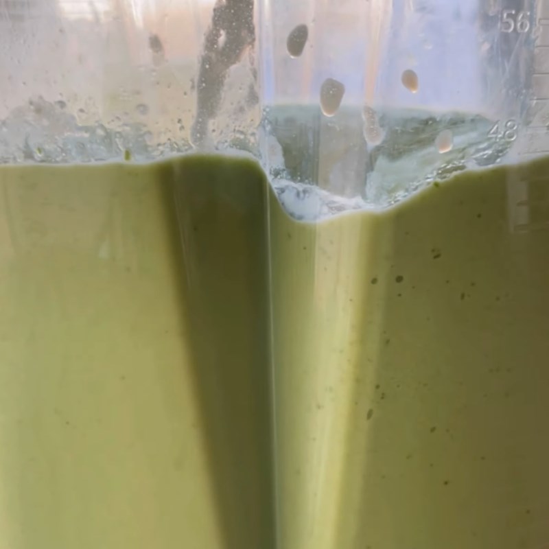 Bước 1 Xay smoothie Smoothie cải kale, chuối, nước dừa