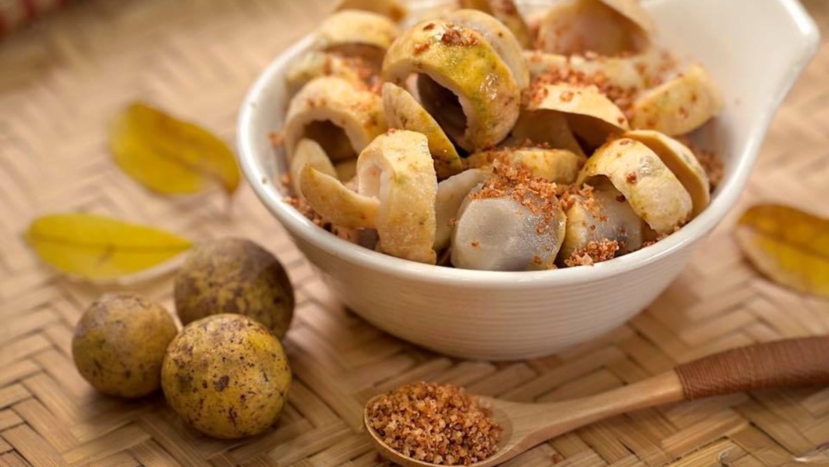 Sấu chín dầm muối ớt