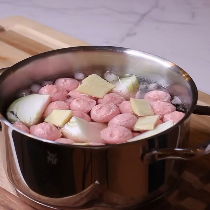 Bước 4 Bí quyết luộc bò viên dai giòn Mì trộn sa tế