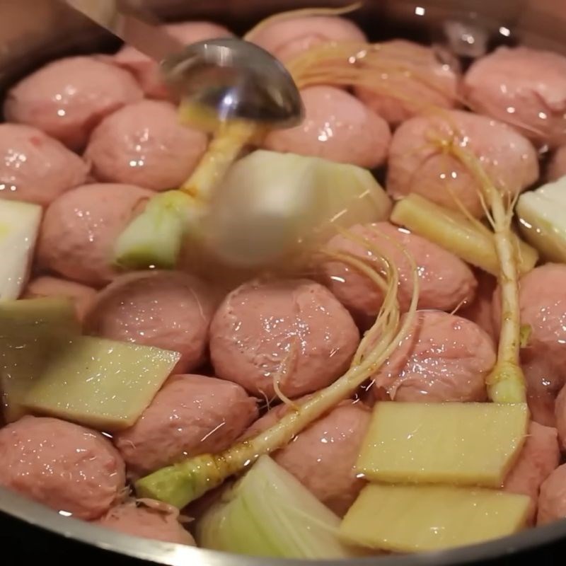 Bước 4 Bí quyết luộc bò viên dai giòn Mì trộn sa tế