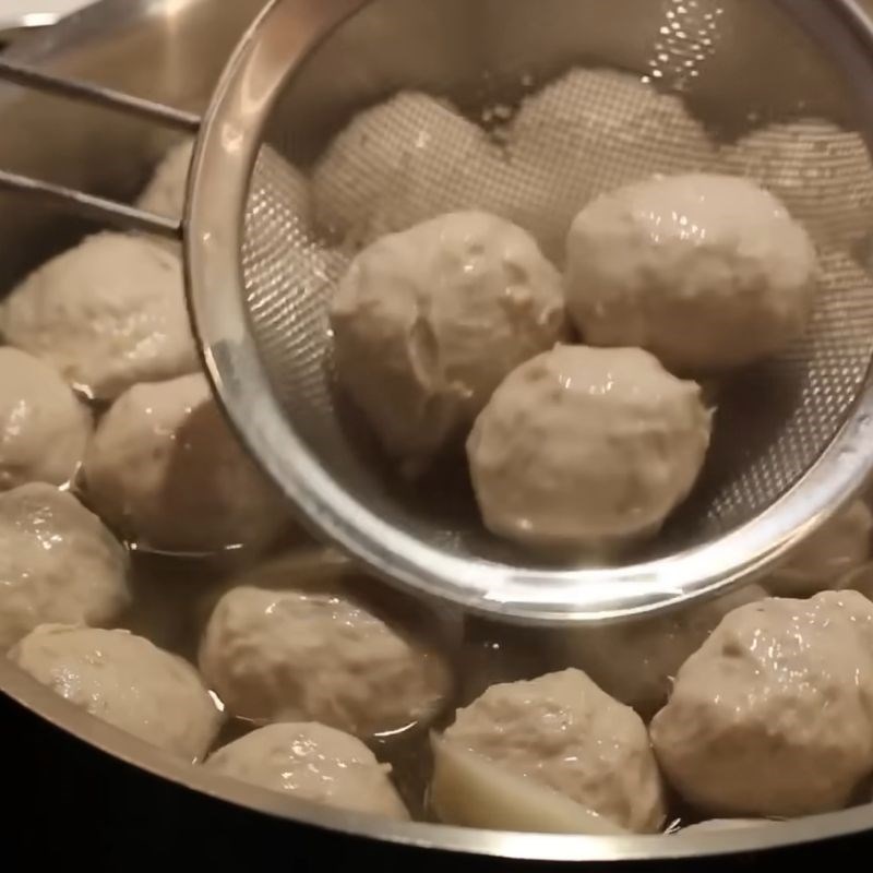 Bước 4 Bí quyết luộc bò viên dai giòn Mì trộn sa tế