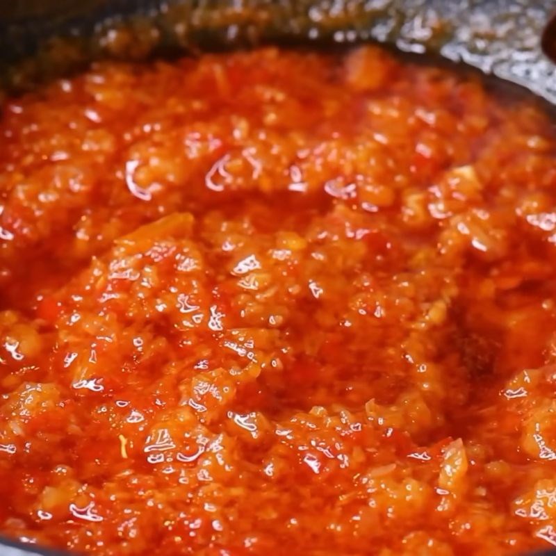 Bước 2 Chế biến sa tế tôm Mì trộn sa tế