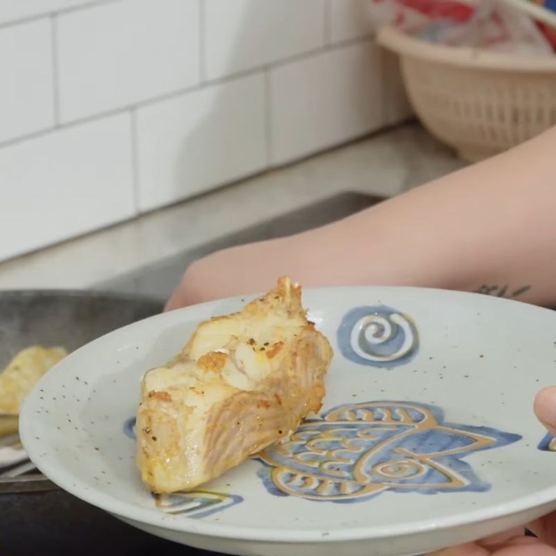 Bước 3 Chiên sơ cá Cá nấu măng chua miền bắc