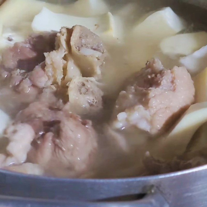 Bước 2 Hầm canh Củ hủ dừa hầm xương