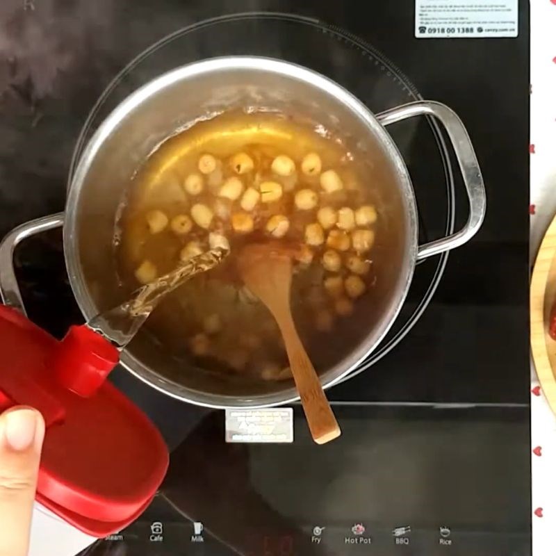 Bước 3 Hầm chè hạt sen Chè hạt sen long nhãn táo đỏ