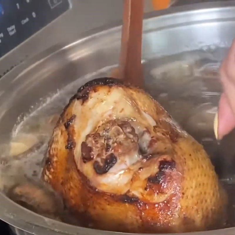 Bước 4 Hầm vịt Vịt tiềm ngũ quả