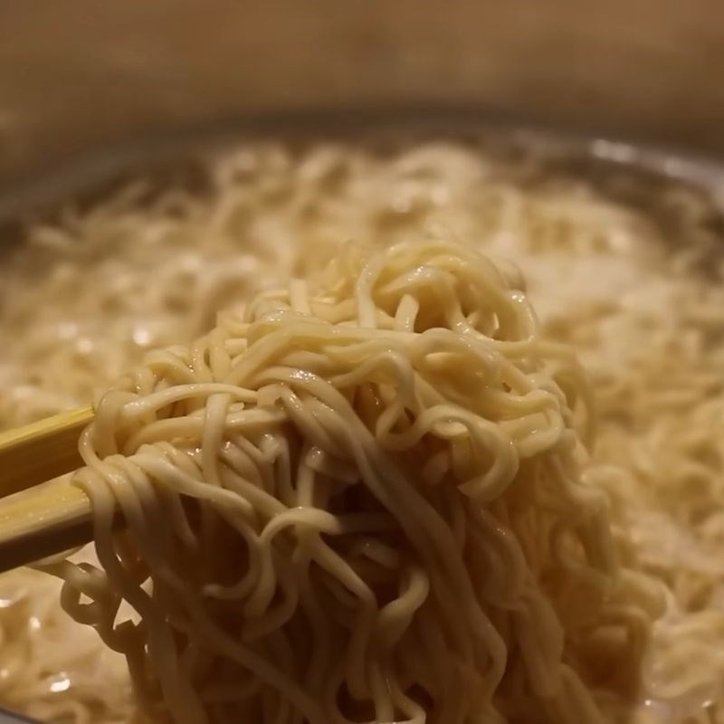 Bước 5 Hoàn thiện các nguyên liệu ăn kèm Mì trộn sa tế