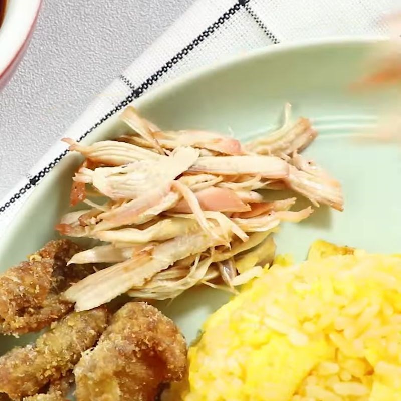 Bước 4 Hoàn thiện cơm chiên da gà Cơm chiên da gà