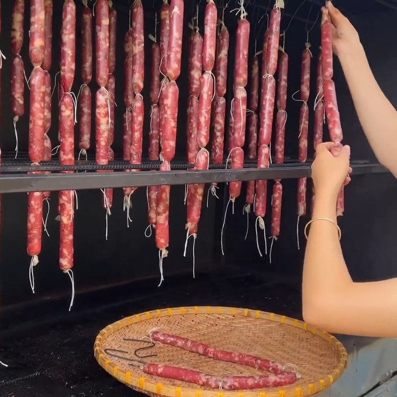 Bước 5 Hun khói lạp xưởng Lạp xưởng hun khói Tây Bắc