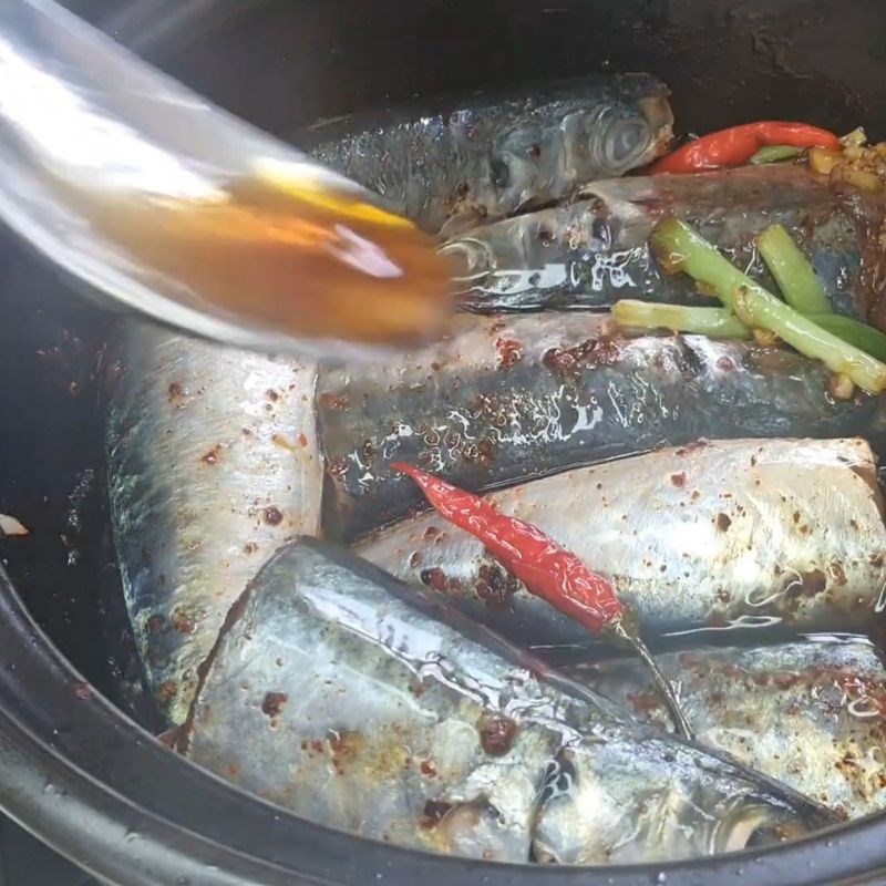 Bước 3 Kho cá nục mật mía lần 1 Cá nục kho mật mía