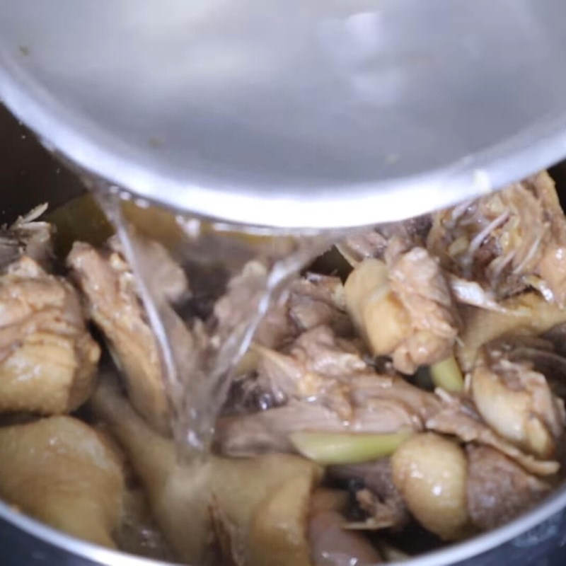 Bước 3 Kho thịt vịt với nước dừa tươi Thịt vịt kho nước dừa