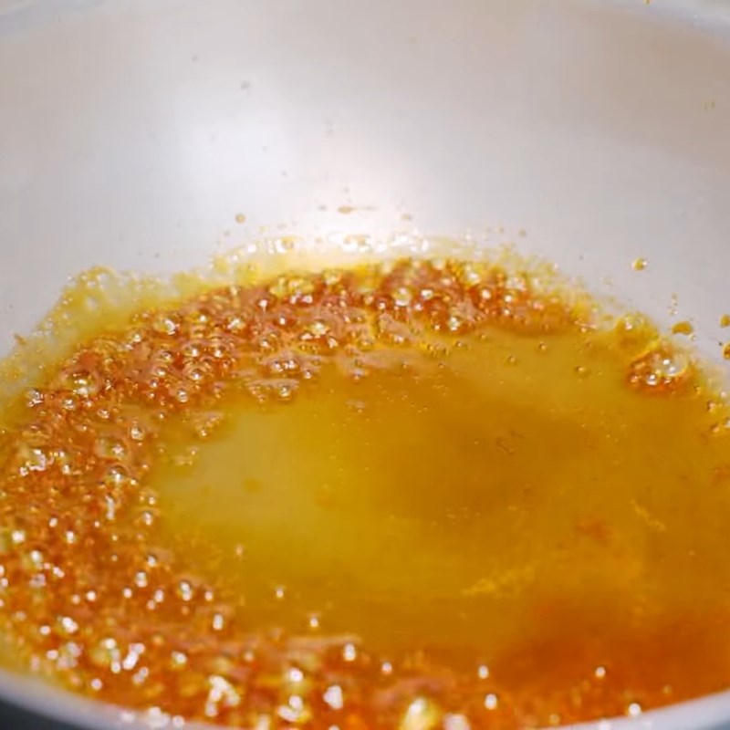 Bước 3 Làm nước màu kho nấm đông cô Nấm đông cô kho tiêu