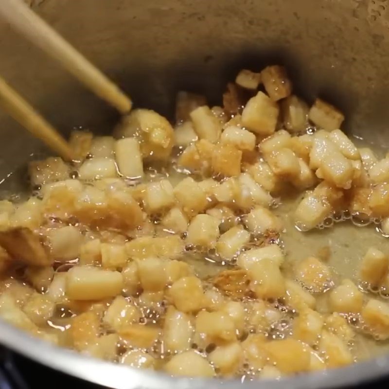 Bước 3 Làm tóp mỡ giòn rụm Mì trộn sa tế