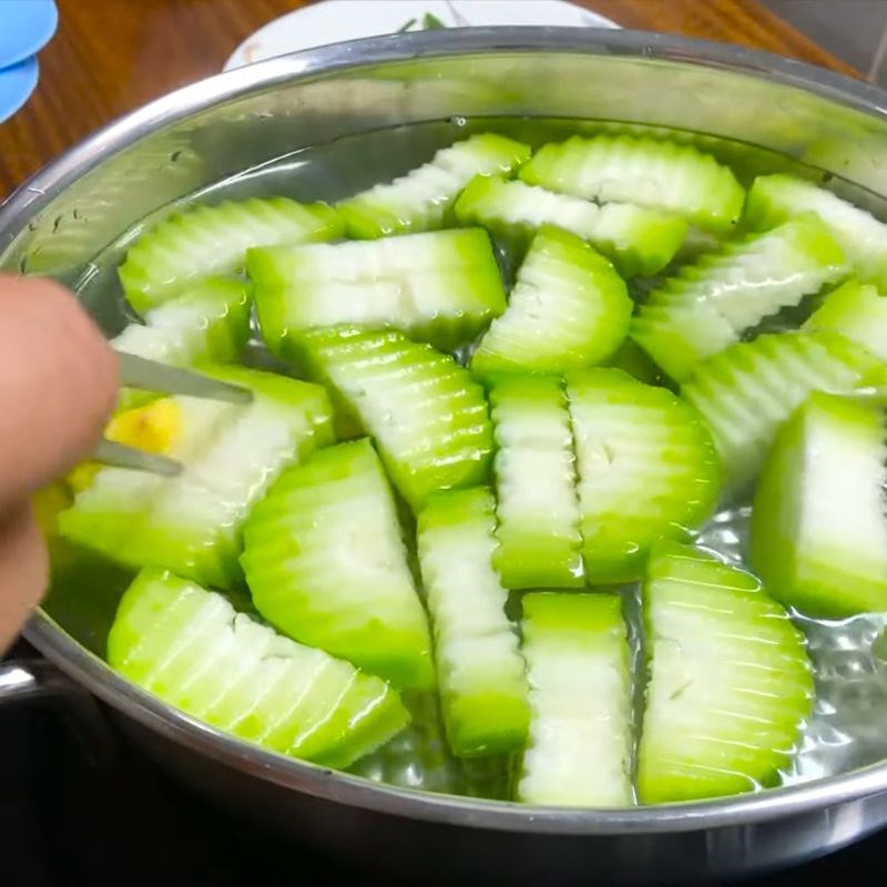 Bước 3 Luộc bí đao xanh ngon giòn Bí đao luộc