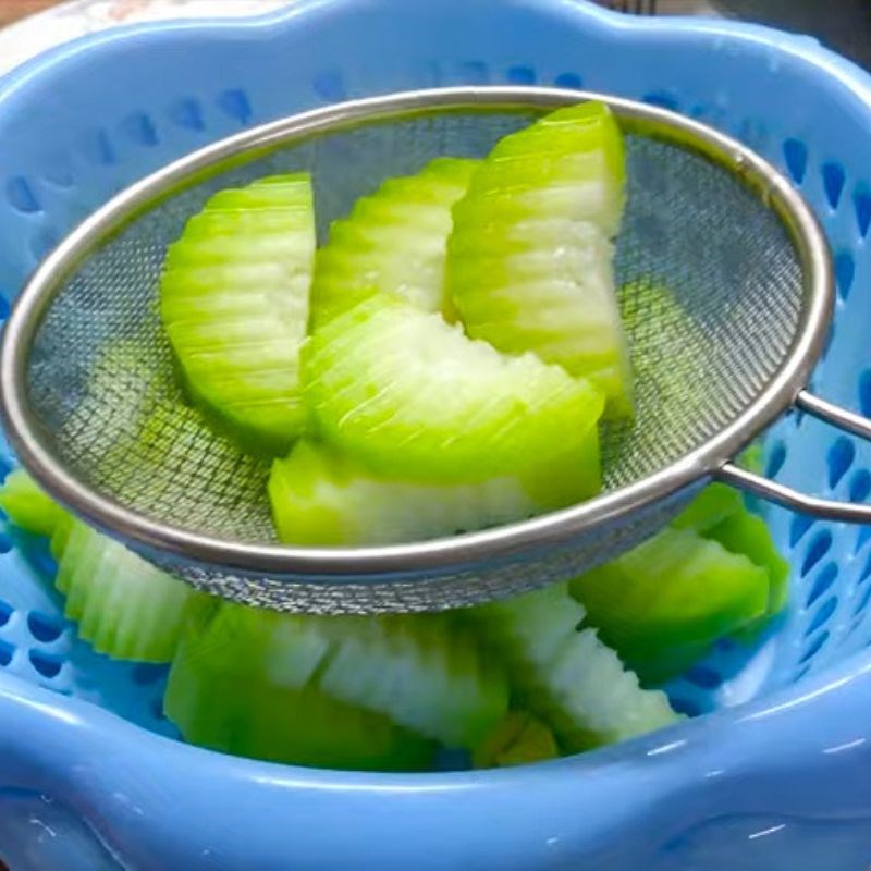Bước 3 Luộc bí đao xanh ngon giòn Bí đao luộc