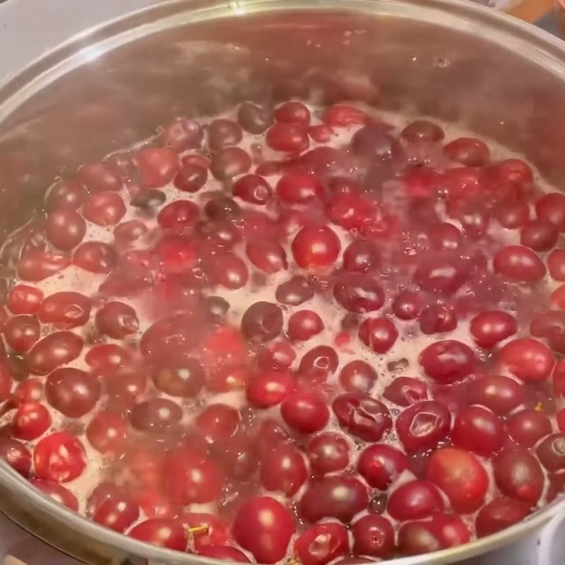 Bước 2 Luộc trái siro Nước trái siro