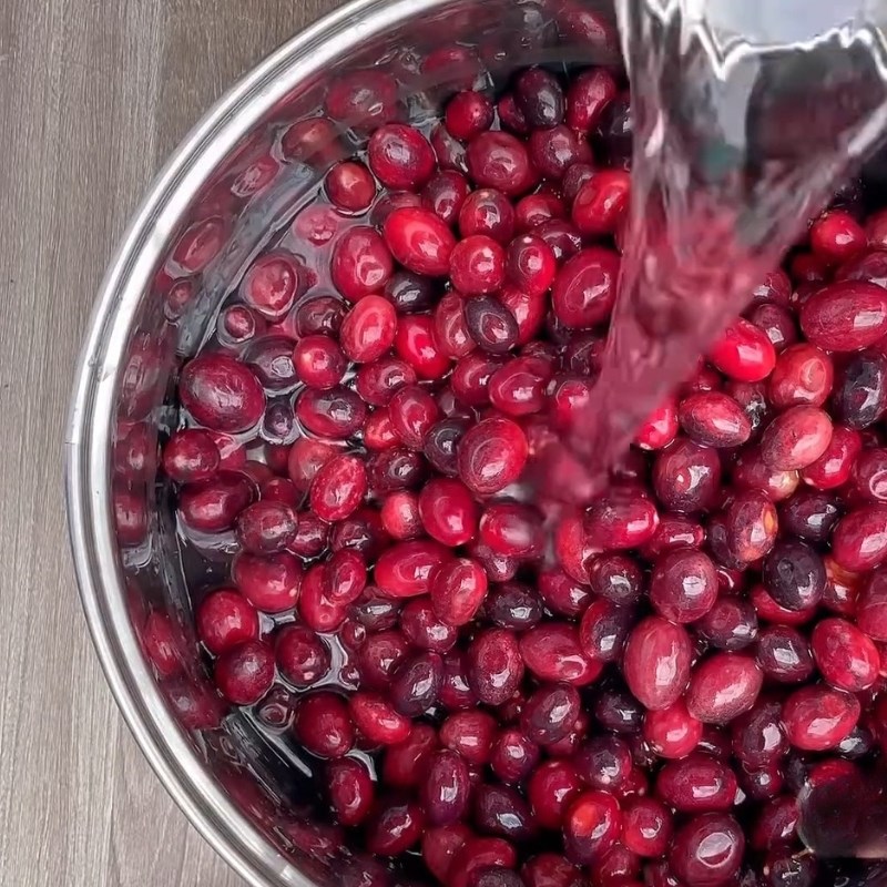 Bước 2 Luộc trái siro Nước trái siro