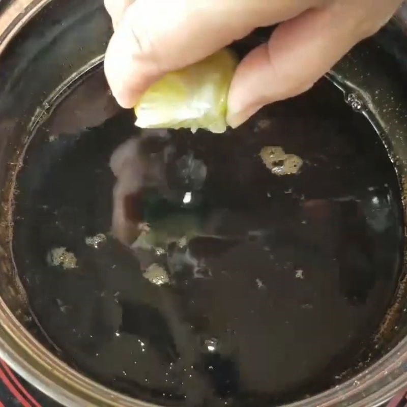 Bước 4 Luộc trân châu dẻo dai và nấu siro đường đen Trà sữa kem trứng dừa nướng