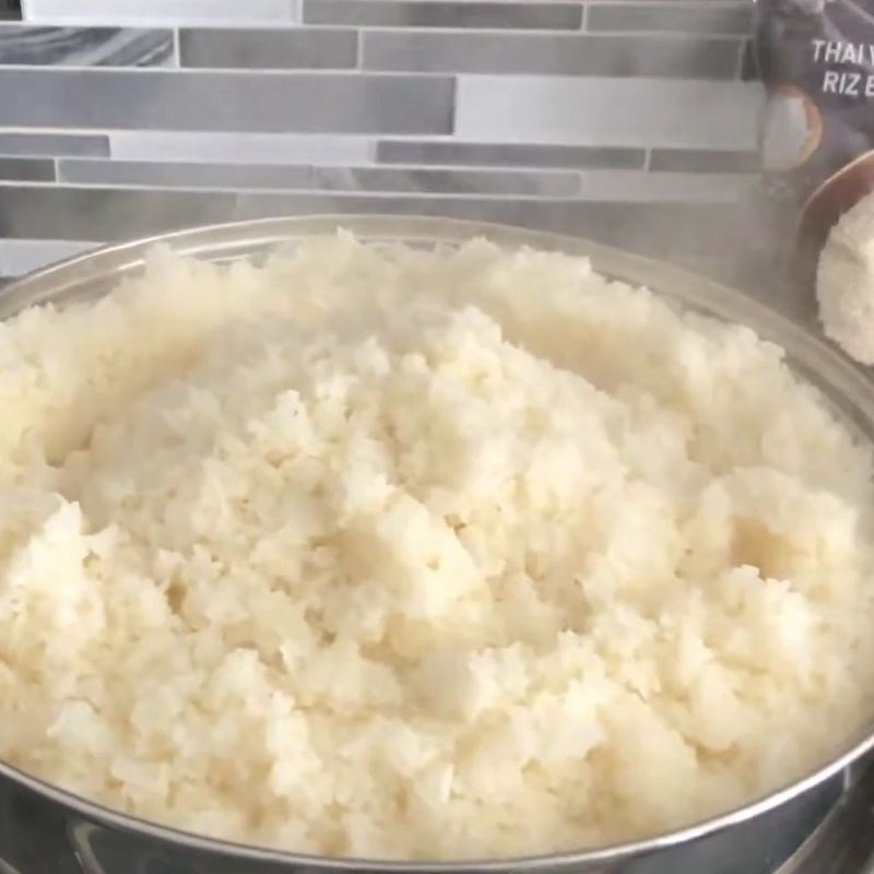 Bước 2 Nấu hoặc hấp chín gạo nếp Rượu nếp sữa