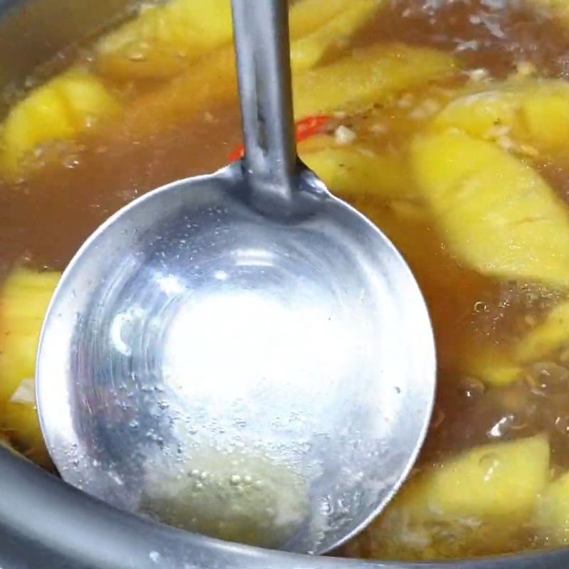 Bước 3 Nấu phần nước dùng của canh chua Canh chua bông súng