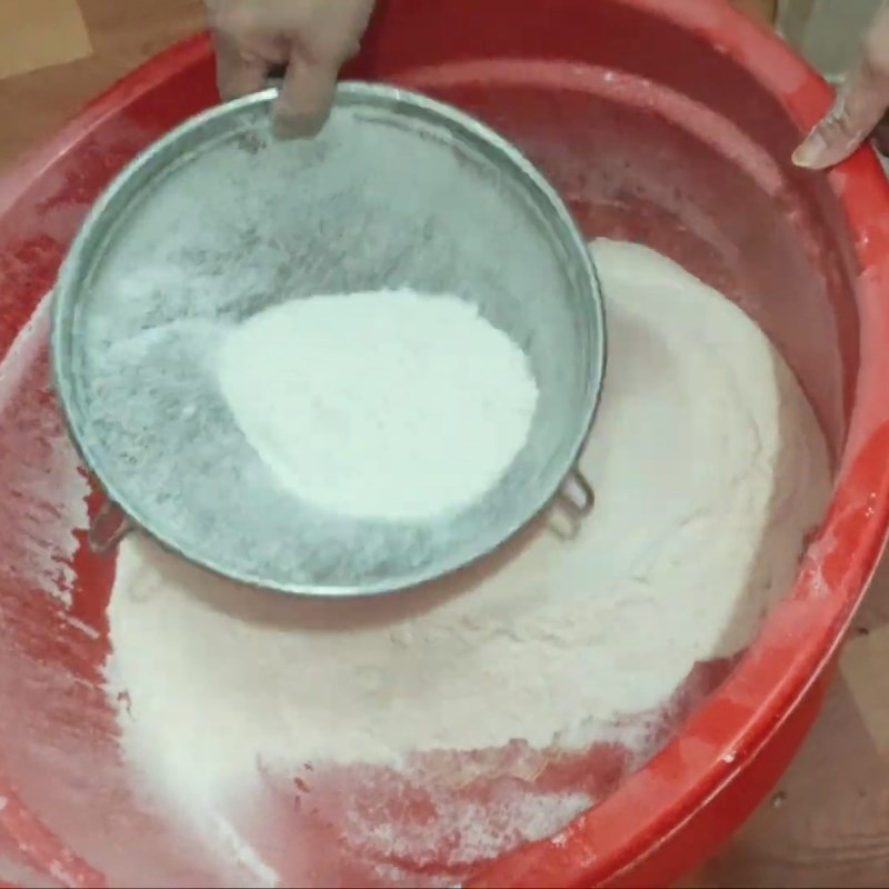 Bước 2 Nghiền bột nếp và "hạ thổ" bột Bánh khảo