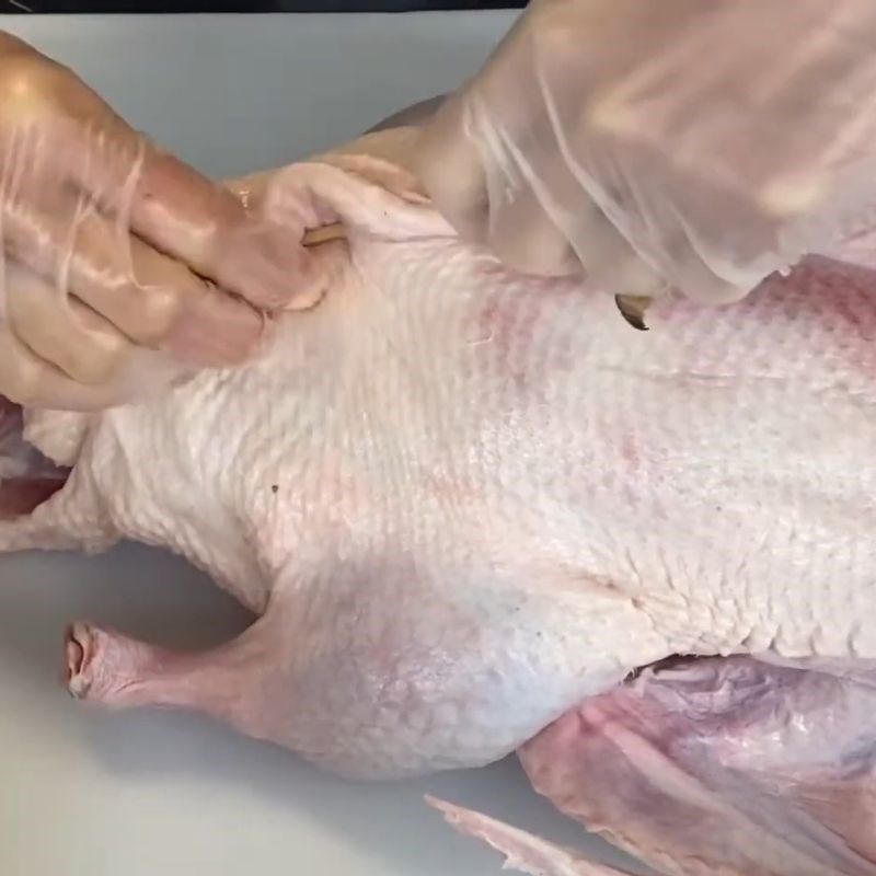 Bước 2 Nhồi thịt vào bụng vịt Vịt tiềm ngũ quả
