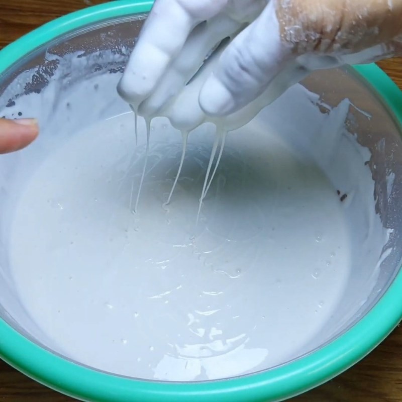 Bước 2 Pha bột bánh tráng rế Bánh tráng rế cuốn chả giò